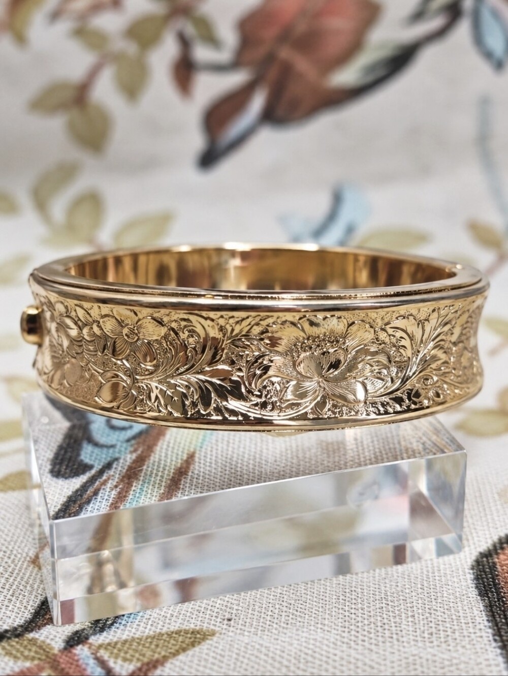 Vintage Floral Intricate Scrolled Engraved Carved Hinged Bangle Golden Bracelet